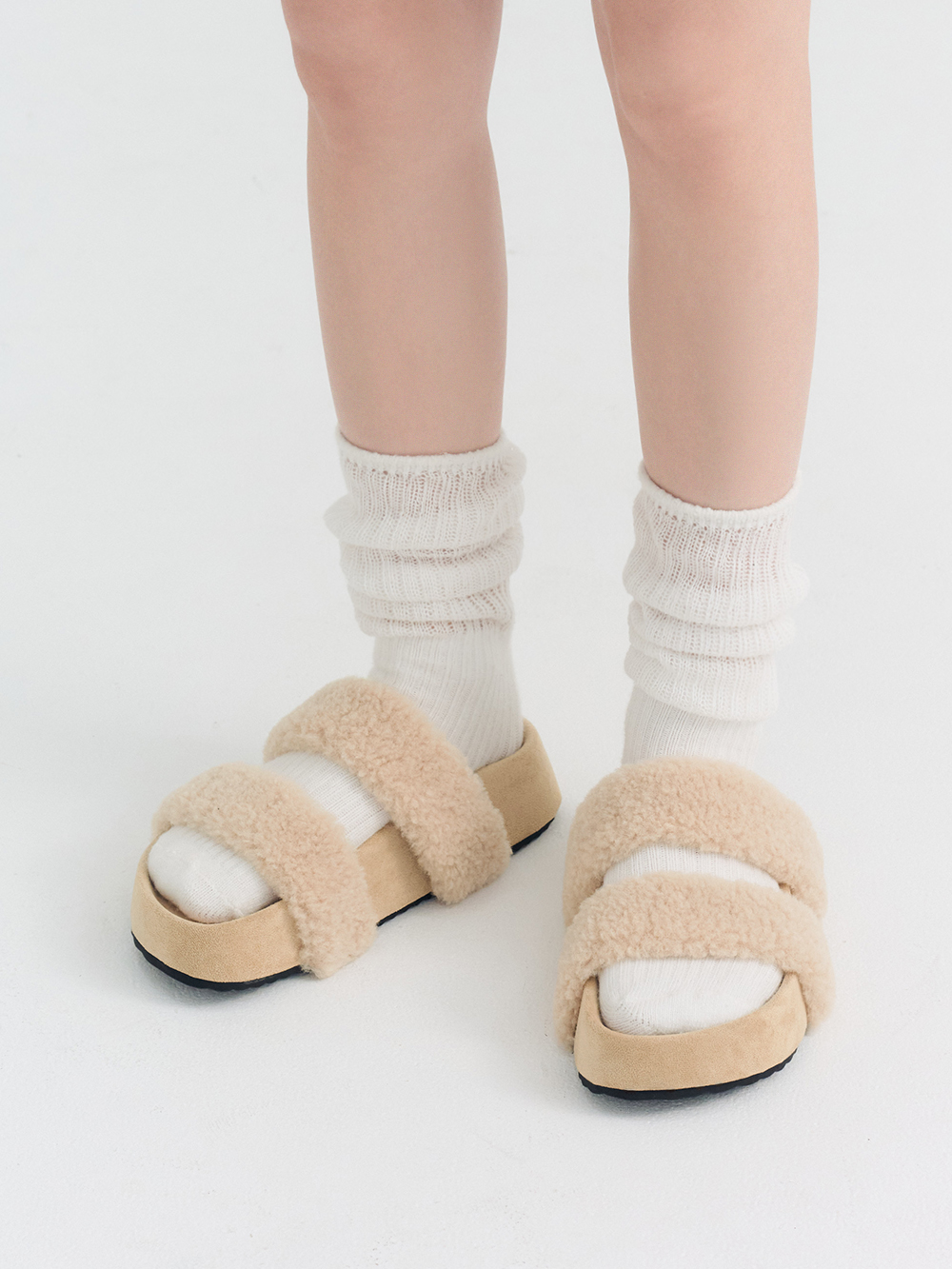 QQ小捲毛一字雙帶厚底拖鞋 杏色