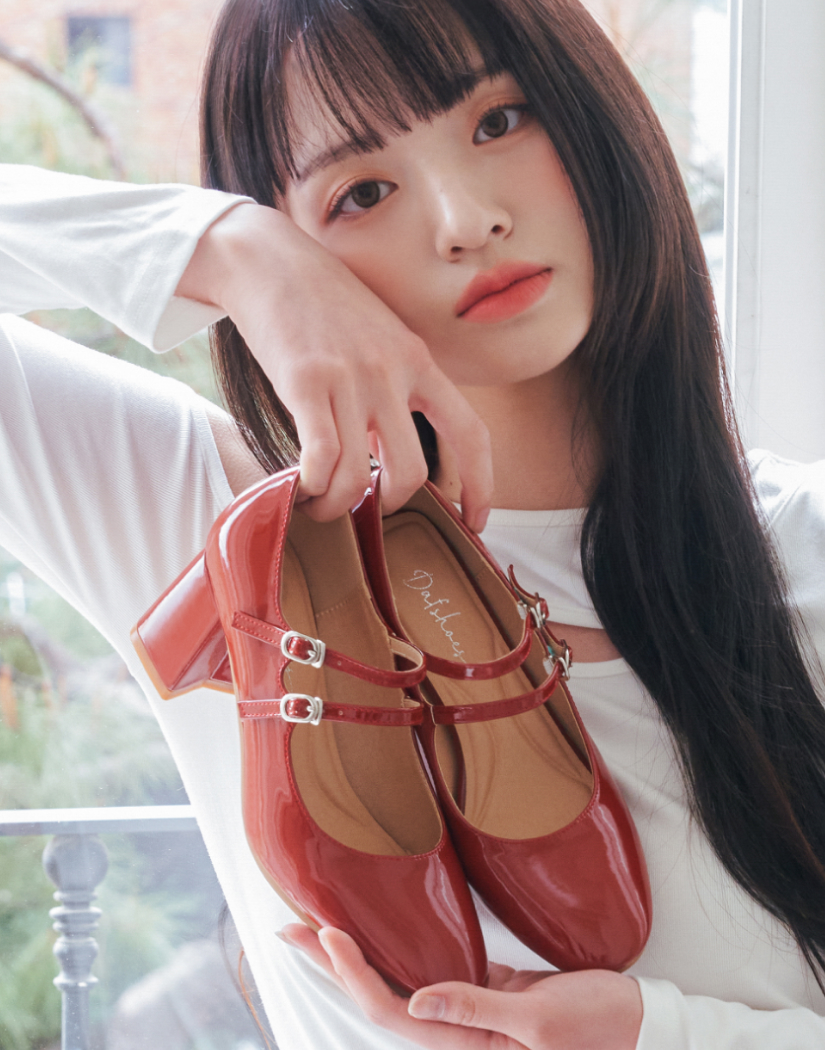 2024春夏流行趨勢 韓國流行趨勢(女鞋) 4D氣墊雙帶低跟瑪莉珍鞋 紅色瑪莉珍鞋款