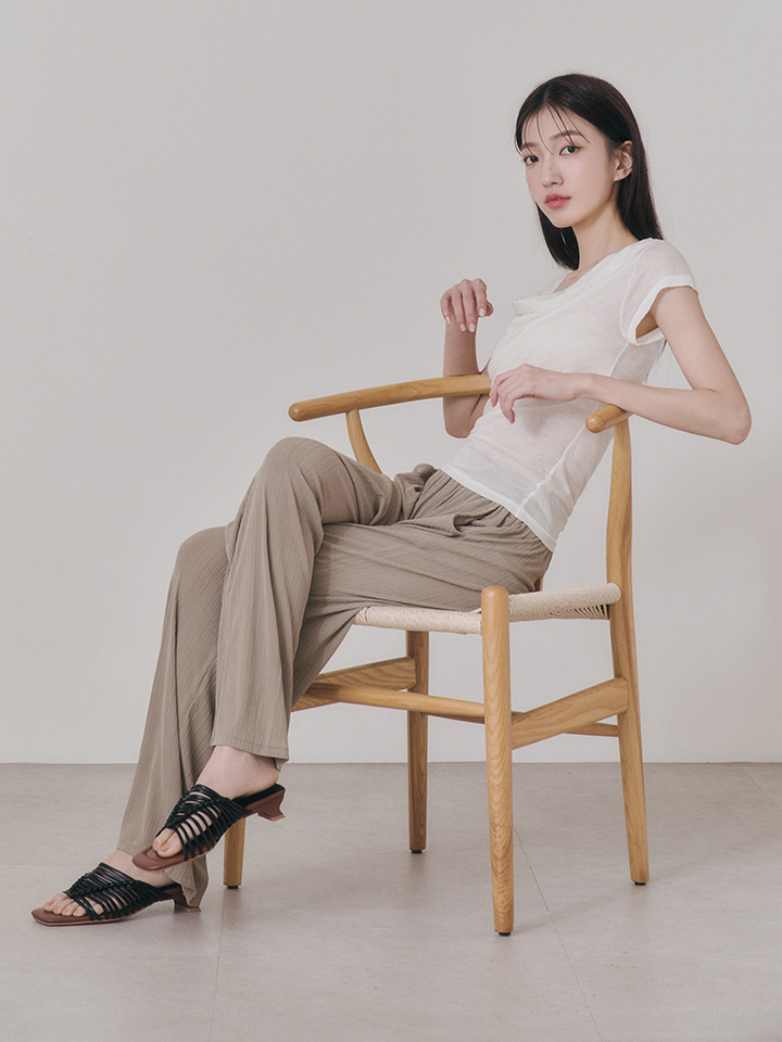 夏季涼鞋推薦 渡假風穿搭必備鞋款 波希女神踩雲感編織低跟拖鞋穿搭