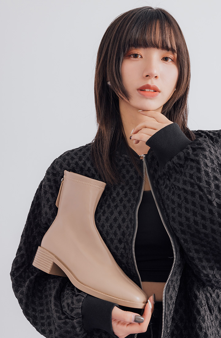 雙11限時｜瘦瘦靴5折起 美腿瘦瘦靴限時特價，百搭時尚．中車線方頭木紋跟襪靴 meng1031（孟萱）穿搭推薦。增高顯瘦一雙就夠！穿上 D+AF，美得毫不費力！