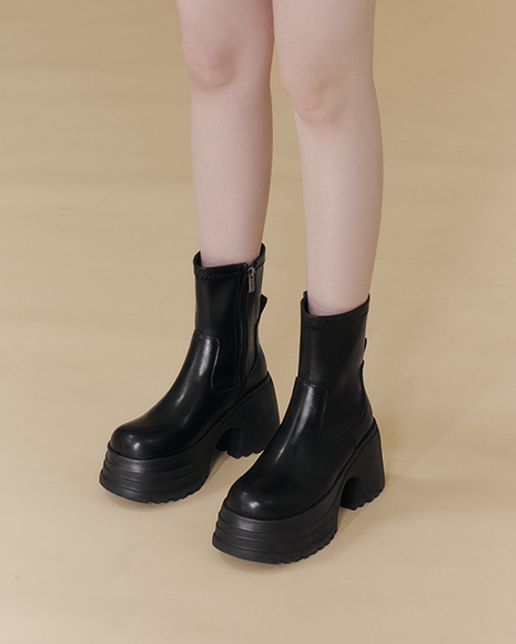 D+AF愛豆偶像厚底瘦瘦短靴，9.5cm輕量厚底設計拉長腿線，韓系女團同款氣場滿滿。百搭素面造型輕鬆駕馭舞台與日常穿搭，演唱會穿搭首選。