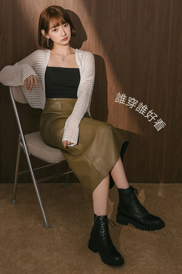 時髦型人穿搭示範．厚底綁帶馬汀短靴展現俐落比例，冬季必備增高靴款，1212熱銷短靴推薦。