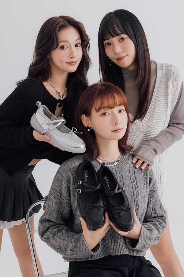 運動風機能芭蕾鞋穿搭提案．雙釦帶設計提升穩定度，休閒日常百搭好穿，1212 人氣芭蕾鞋推薦。