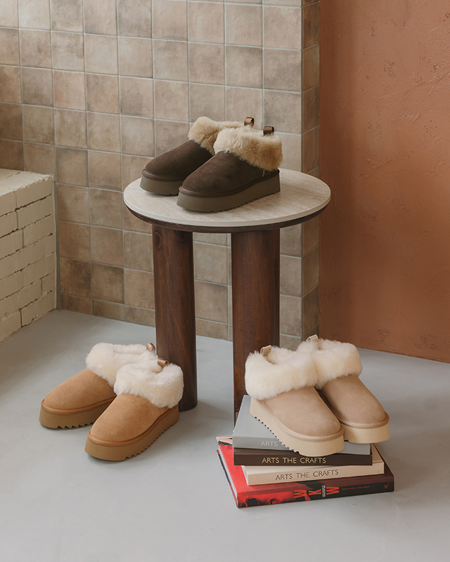 D+AF 雪地精靈真皮羊毛厚底雪靴拖鞋，嚴選真皮外層搭配厚實羊毛內裡，保暖度滿分；厚底設計更顯瘦拉長腿部比例，是冬季居家與外出都能穿的萌系雪靴拖鞋。