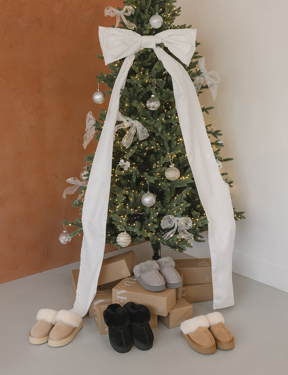 聖誕跨年 Cozy Party 穿搭推薦：D+AF 療癒系真皮羊毛厚底雪靴，韓系時髦顯瘦，3.5cm增高拉長腿型，保暖顯瘦雪靴推薦。
