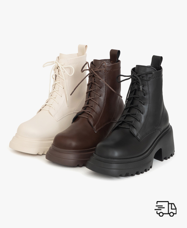 D+AF 熱銷補貨女靴D+AF 冬季過年必備女靴推薦，星光鉚釘 V 口復古西部褲管靴顯瘦修腿、好走不累，韓系時髦一穿到位，走春拜年到日常穿搭都百搭，穿上 D+AF 美得毫不費力。