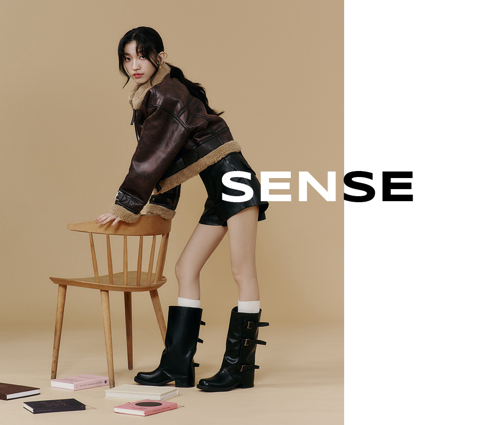 D+AF 韓系冬季穿搭示範，酷颯有型三釦環中筒機車褲管靴修腿顯瘦、氣場全開，適合農曆新年走春與冬日外出，好走不累、時髦到位，現在就穿出你的新年氣勢！