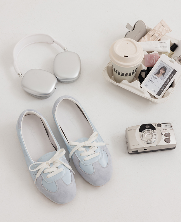 D+AF 本週最新上架女鞋，早春新品休閒德訓鞋清新登場，簡約百搭修飾腿型，日常通勤與春季穿搭都合適，輕量好走不累，現在就入手打造早春時髦感。