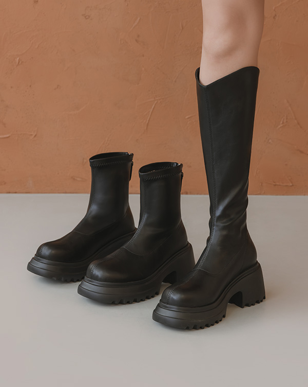 D+AF 35-43 大尺碼女鞋推薦：美腿瘦瘦靴最後現貨搶購。韓系時髦厚底靴修飾腿型又顯高，誰穿誰顯瘦！大尺碼女孩早春穿搭必收款，現貨快速出貨，現在就入手。