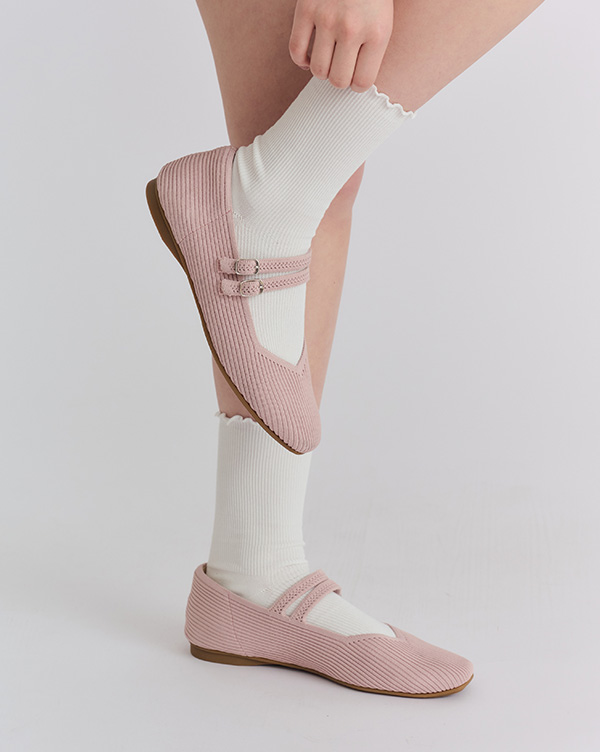 D+AF 熱銷補貨急速出貨：【3D零感雲織鞋】雙帶方頭瑪莉珍鞋。輕量柔軟久走不累，早春通勤與約會都百搭，顯瘦好穿一直穿，現貨供應現在就入手打造時髦感。