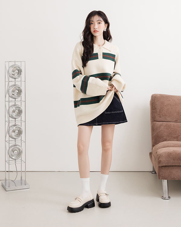 D+AF 開學季學院風穿搭：全日舒適小方塊厚底樂福鞋。搭配白襪打造韓系復古感，厚底增高拉長腿部比例，誰穿誰顯瘦，美得毫不費力。