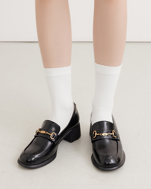 D+AF【真皮系列】波浪靜音跟馬銜釦樂福鞋，本週最新上架 2026 春夏流行女鞋，真皮樂福鞋結合馬銜釦設計與靜音鞋跟，百搭通勤與春穿搭推薦。