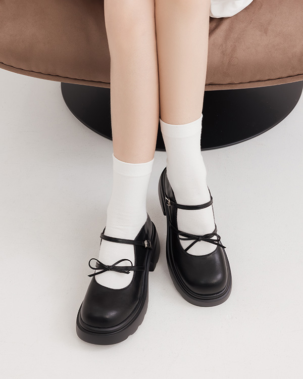 D+AF 初戀甜心蝴蝶結厚底瑪莉珍鞋，35~44 大尺碼女鞋推薦，甜美蝴蝶結設計搭配厚底修飾比例，打造春穿搭與 2026 春夏流行女鞋風格。