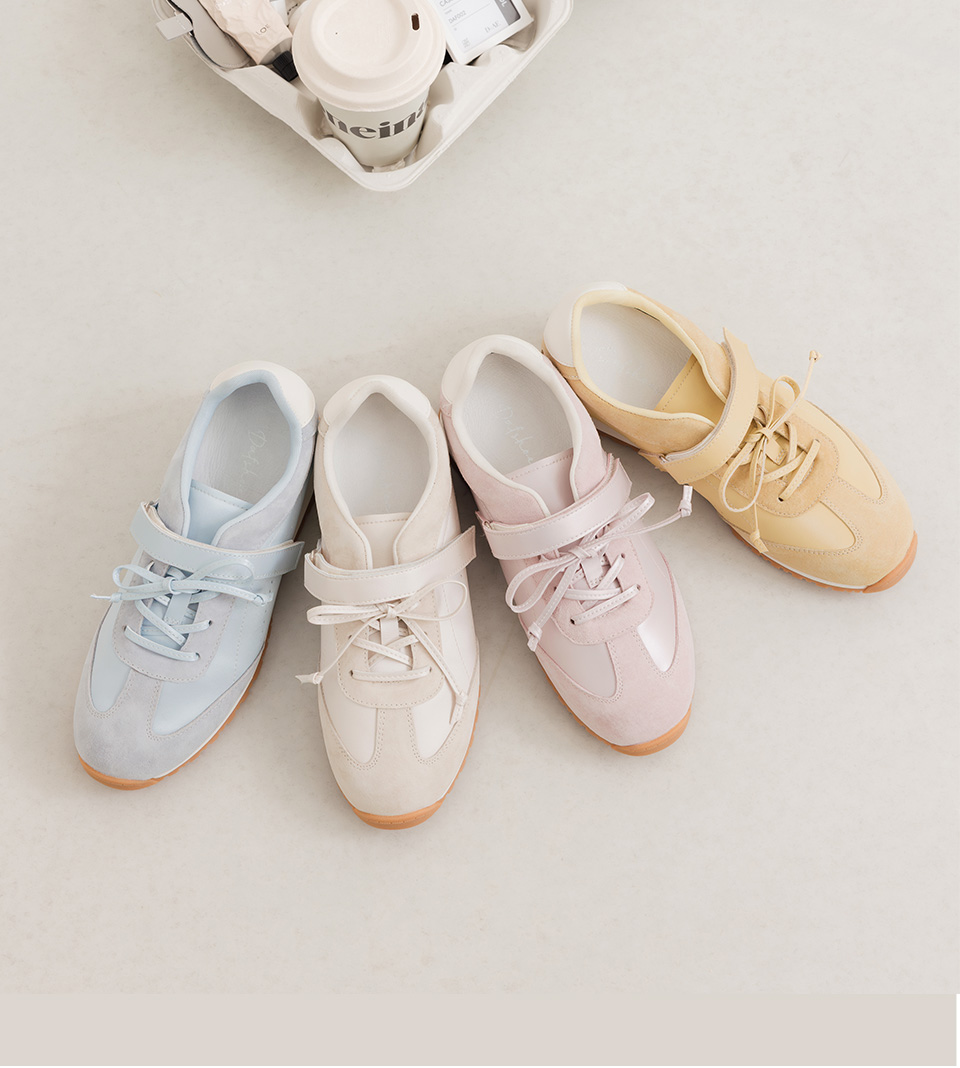 D+AF 粉彩系列 OK 繃貼真皮休閒鞋，Q軟彈休閒鞋腳感輕盈舒適，粉彩配色打造清新春穿搭，2026 春夏流行女鞋與日常百搭休閒鞋推薦。