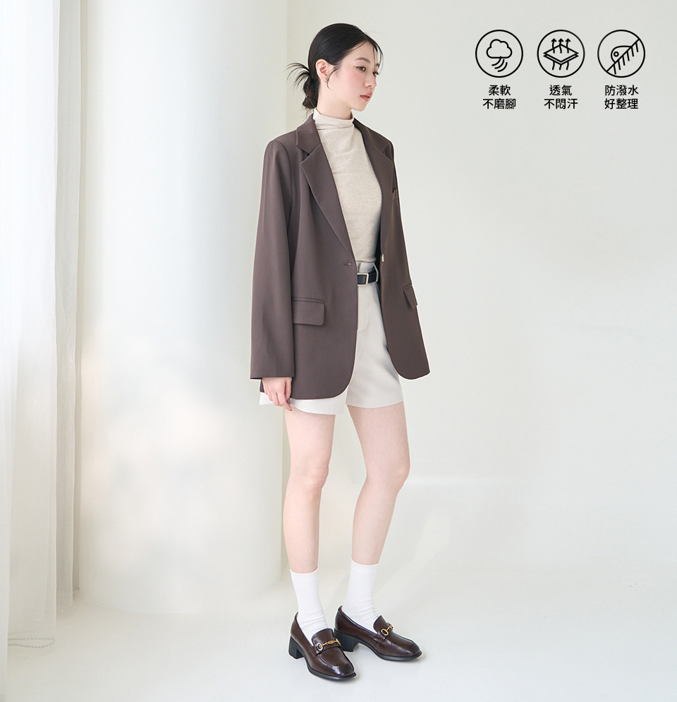 D+AF【真皮系列】親膚空氣棉英倫雕花樂福鞋，復古英倫雕花設計結合5mm記憶鞋墊與全真皮鞋身，打造舒適通勤與春穿搭必備的2026春夏流行女鞋。