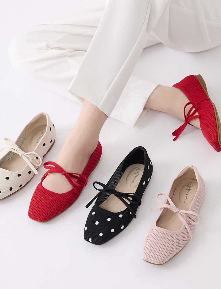 D+AF 3D零感雲織鞋：綁帶方頭瑪莉珍鞋。輕量鞋身打造無重力踩雲感，針織復古瑪莉珍鞋，修飾腳型拉長腿型，打造毫無費力的精緻感。