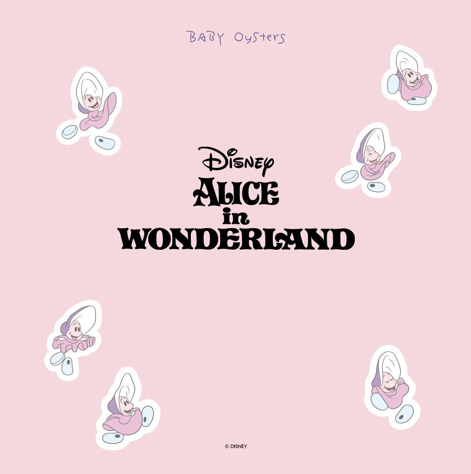 D+AF 官方網站：迪士尼授權系列愛麗絲夢遊仙境｜牡蠣寶寶、愛麗絲與妙妙貓可愛登場，穿上D+AF，走進屬於你的 Wonderland！提供大小尺碼完美包覆。柔軟不將就，好穿一直穿，開啟舒適時髦的日常步伐。