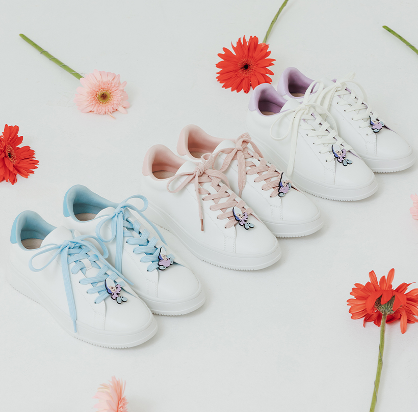 D+AF 官方網站推薦：迪士尼授權系列【牡蠣寶寶雙色鞋帶小白鞋】穿搭推薦。主打防潑水好清潔不怕髒，輕量舒適搭配機能鞋墊，柔軟不將就！療癒雙色鞋帶點綴日常穿搭，通勤出遊百搭球鞋首選，久走不累好穿一直穿。