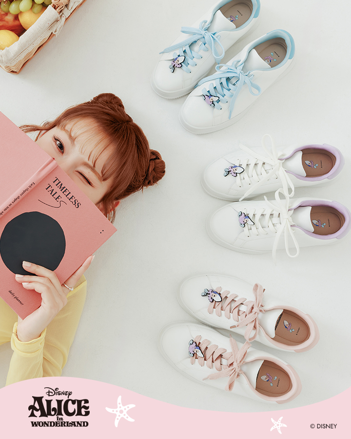 D+AF 官方網站推薦：迪士尼授權系列【牡蠣寶寶雙色鞋帶小白鞋】穿搭推薦。主打防潑水好清潔不怕髒，輕量舒適搭配機能鞋墊，柔軟不將就！療癒雙色鞋帶點綴日常穿搭，通勤出遊百搭球鞋首選，久走不累好穿一直穿。