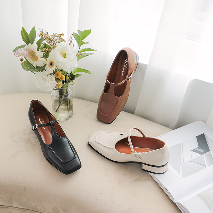 D+AF 甜美知性代表「瑪莉珍鞋」打造法式高級感 T字方頭低跟瑪莉珍鞋