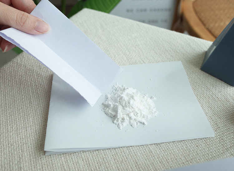 使用小蘇打、咖啡渣和茶包清除鞋內異味，保持鞋子清新無味