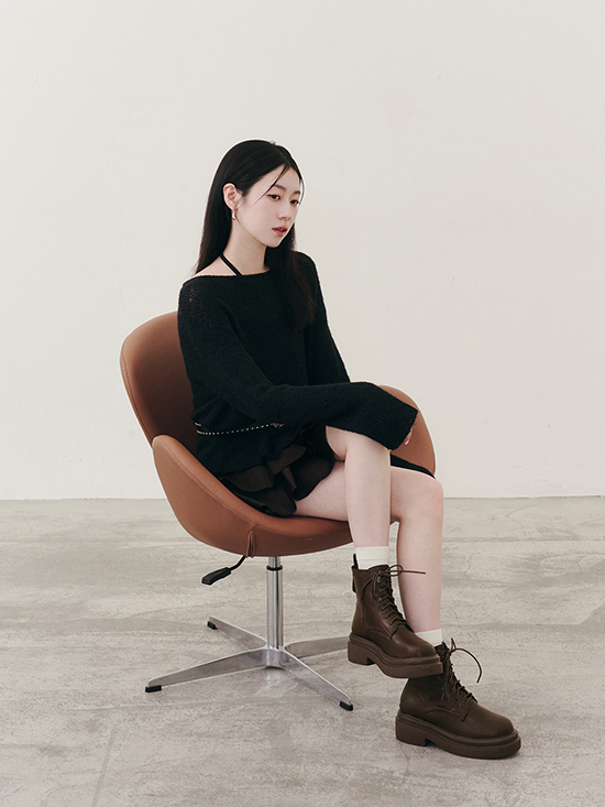 咖啡色馬汀靴穿搭、棕色厚底短靴、秋冬咖啡色短靴造型靈感