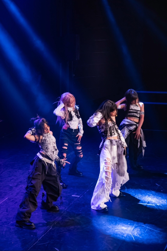 Kiwi Candy以甜美與力量兼具的舞風奪下季軍,成員穿著街頭風破損造型與馬汀靴,在強光舞台下展現極致舞台張力與自信氣場。