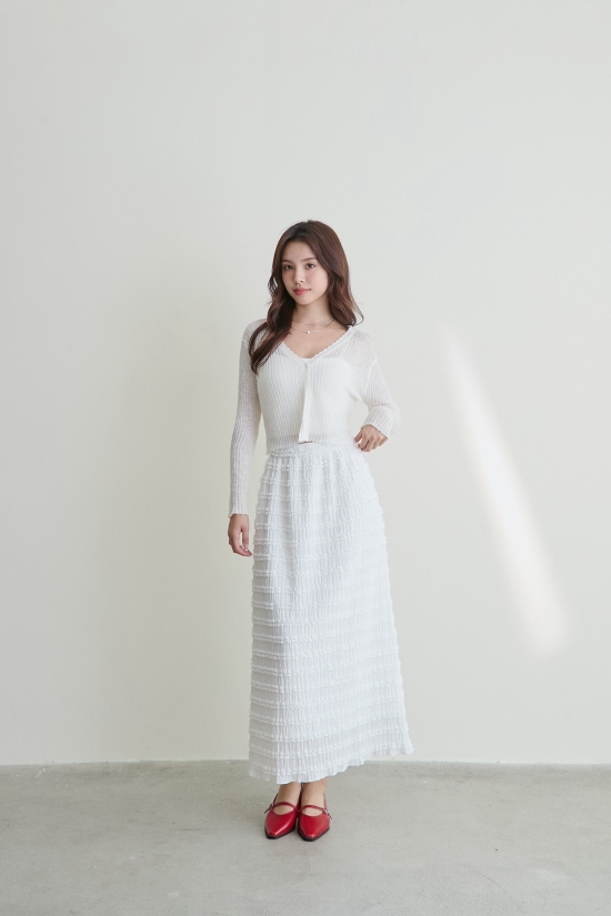 D+AF女爵尖頭平底瑪莉珍鞋紅色穿搭，層疊穿搭展現歐系學院感聖誕造型，復古又時髦