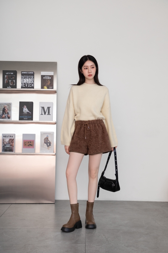 D+AF身高150～159cm的小隻女孩穿搭推薦 美腿濾鏡．輕量加厚底瘦瘦短靴