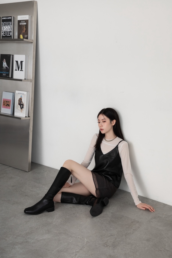 D+AF身高160～167cm的女孩穿搭推薦神級美腿．素面方頭高跟瘦瘦長靴