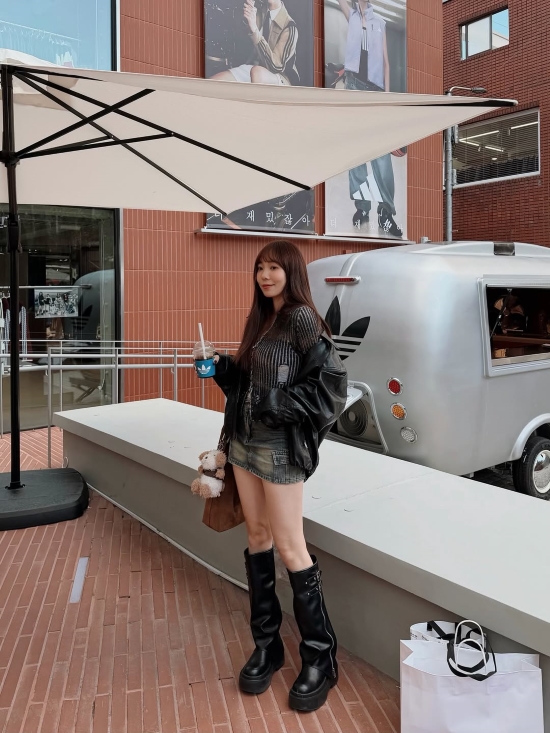 D+AF 隱形遮肉褲管長靴穿搭推薦 暗黑硬派輕量厚底遮肉褲管長靴 圖片來源：@ariel_08.14