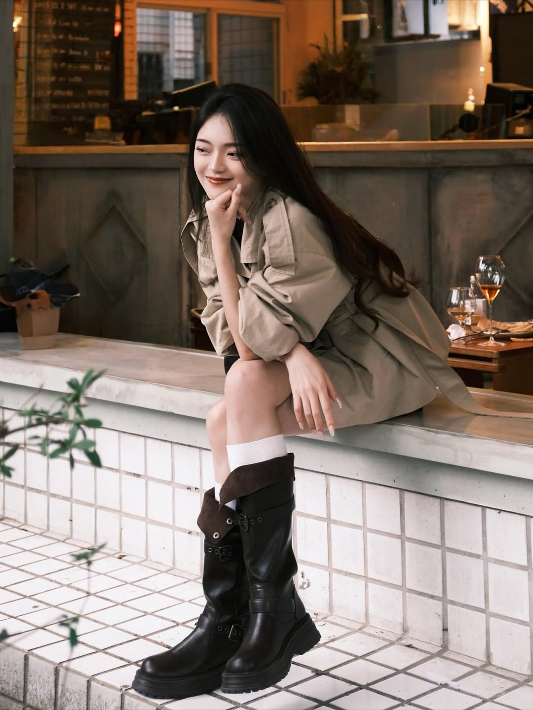 D+AF金屬釦環機車靴穿搭推薦 復古騎士釦環排釦機車長靴 圖片來源：@einniv23