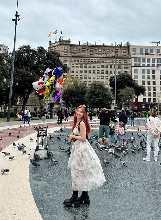 加泰羅尼亞廣場短靴穿搭推薦 小編穿搭推薦 美腿瘦瘦靴 短靴穿搭 D+AF 美腿濾鏡．輕量加厚底瘦瘦短靴 