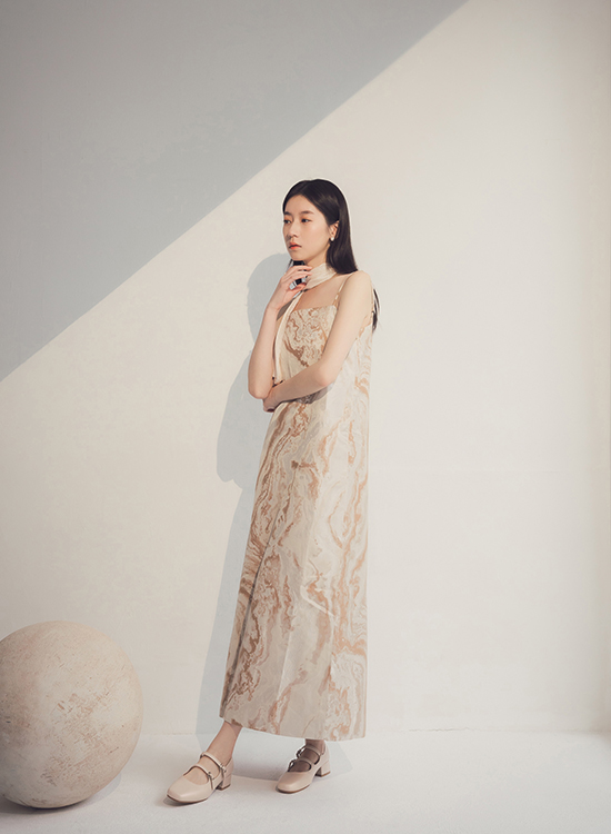 出國旅遊瑪莉珍鞋穿搭推薦 D+AF 珍妮旋風．4D氣墊雙帶低跟瑪莉珍鞋穿搭示範 瑪莉珍 娃娃鞋 女鞋流行趨勢 