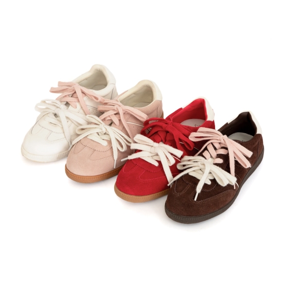 出國旅遊休閒鞋穿搭推薦 D+AF 雙色鞋帶真皮復古德訓鞋 德訓鞋 休閒鞋 女鞋流行趨勢