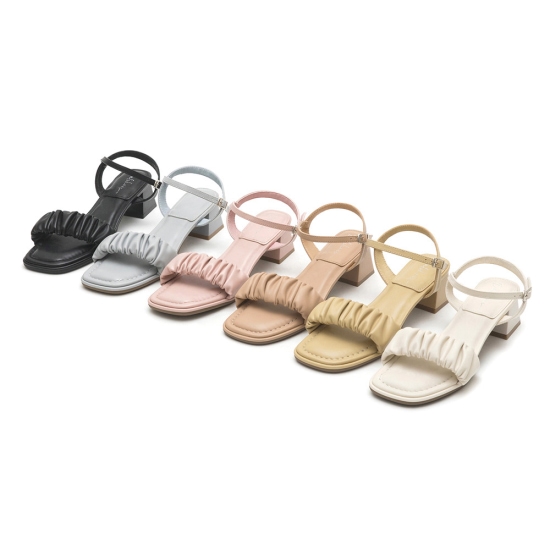 出國旅遊涼鞋穿搭推薦 雲朵抓皺泡芙軟墊中跟涼鞋 涼鞋 女鞋流行趨勢