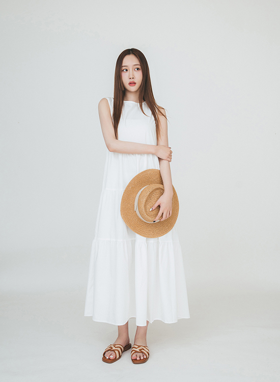 出國旅遊穿搭推薦 拖鞋穿搭推薦 D+AF 海島渡假．草編麻花設計平底涼拖鞋 渡假拖鞋 平底涼拖鞋 拖鞋 女鞋流行趨勢 