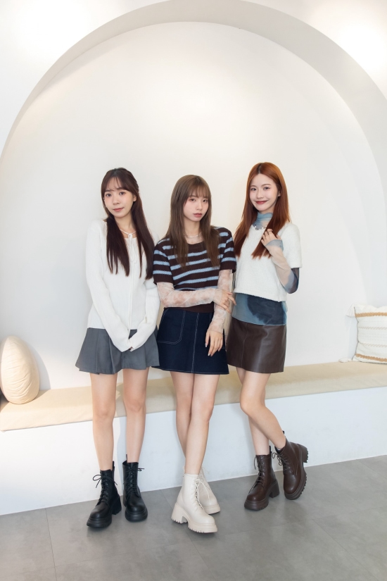 走春美鞋特輯【Lisa同款】女團風輕量厚底綁帶短靴 輕量綁帶靴小編穿搭示範