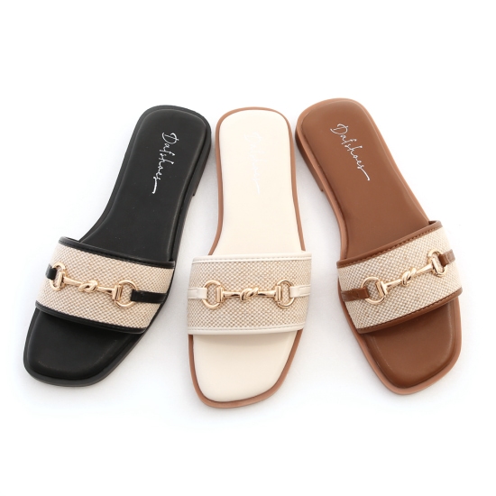 D+AF 2026夏日拖鞋推薦：貴婦下午茶．草編拼接馬銜釦平底拖鞋 草編拖鞋推薦