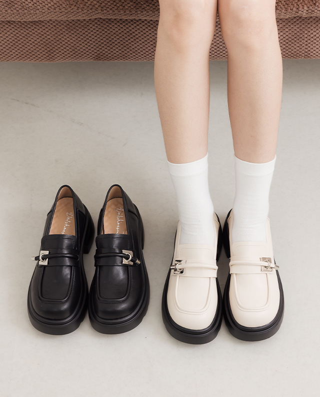 D+AF全日舒適小方塊厚底樂福鞋穿著示範，春夏穿搭推薦！黑色米色樂福鞋，鞋墊Q彈 輕量好穿好走！