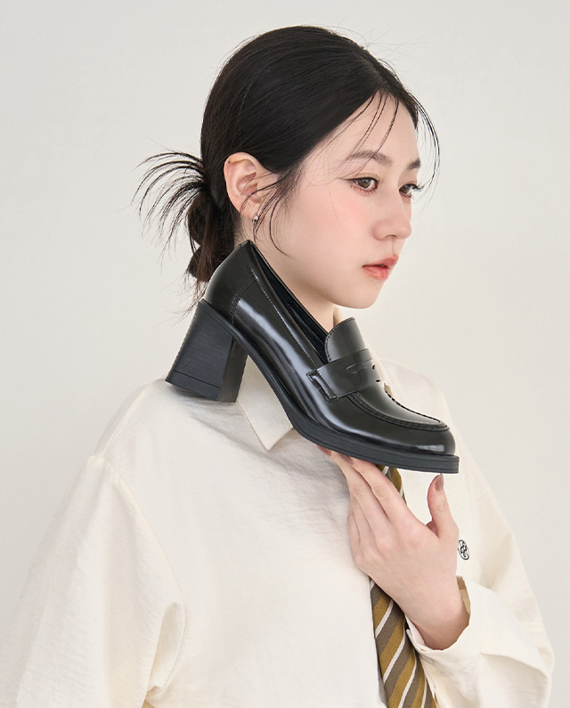 D+AF都會美型水台高跟樂福鞋，上班通勤女鞋推薦！7.5cm高跟自然增高顯腿長，豆豆按摩鞋墊減壓舒適！都會穿搭與上班族必備鞋款