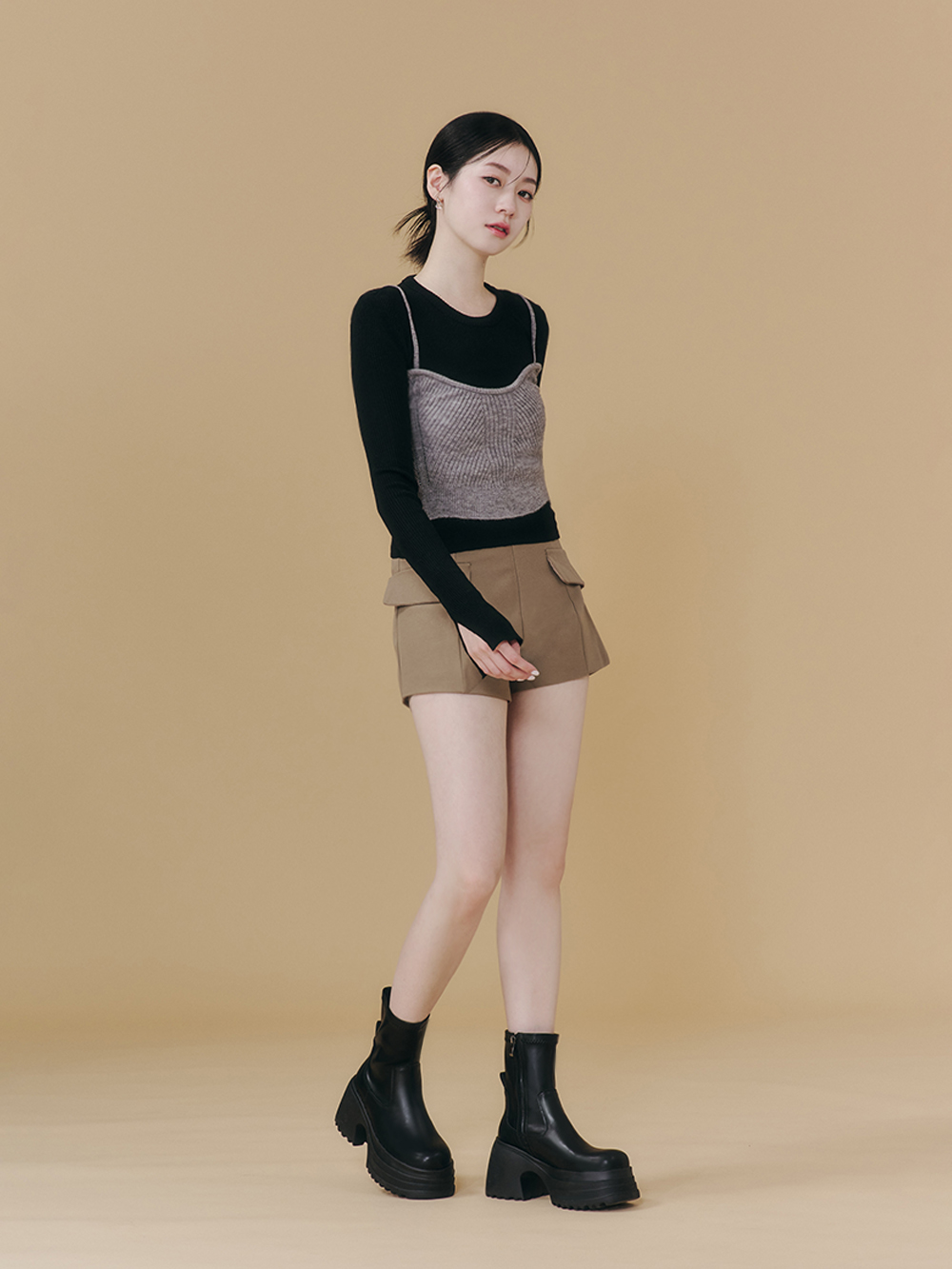 愛豆偶像素面厚底瘦瘦短靴 黑色