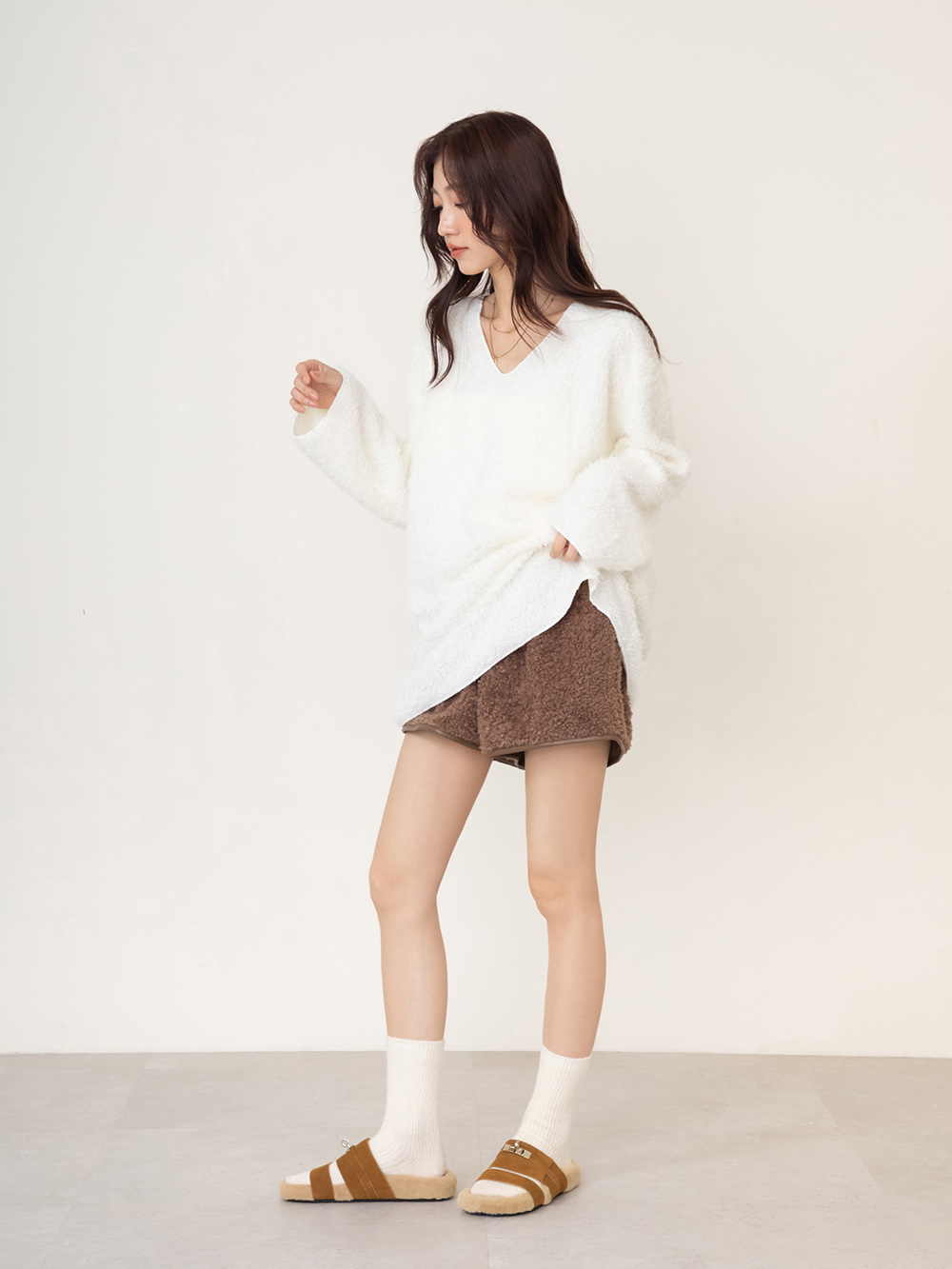 質感金屬鎖釦真皮毛毛拖鞋 棕色