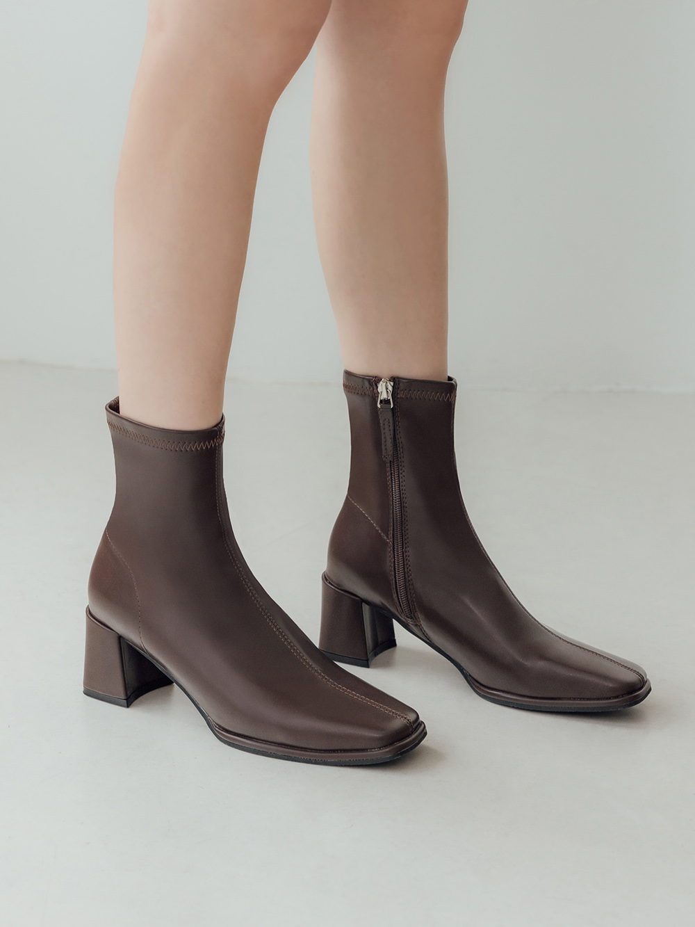 美麗零死角.素面方頭高跟瘦瘦靴 復古咖