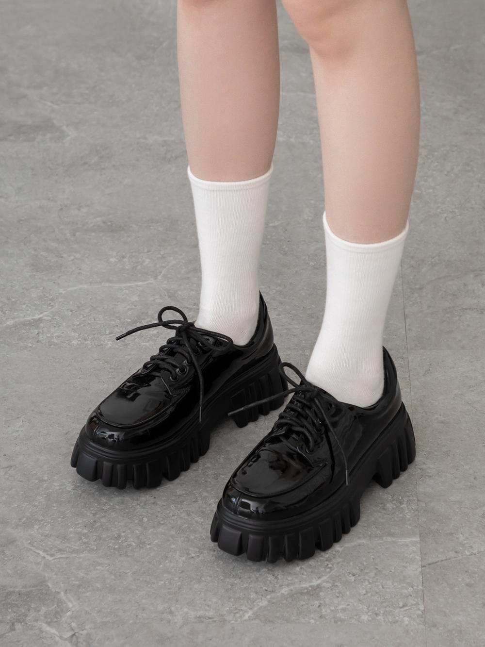 摩登少女．輕量鋸齒底綁帶德比鞋 黑漆