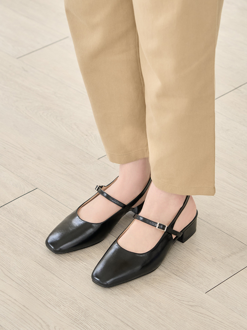 粉彩春日4D氣墊後空低跟鞋 黑