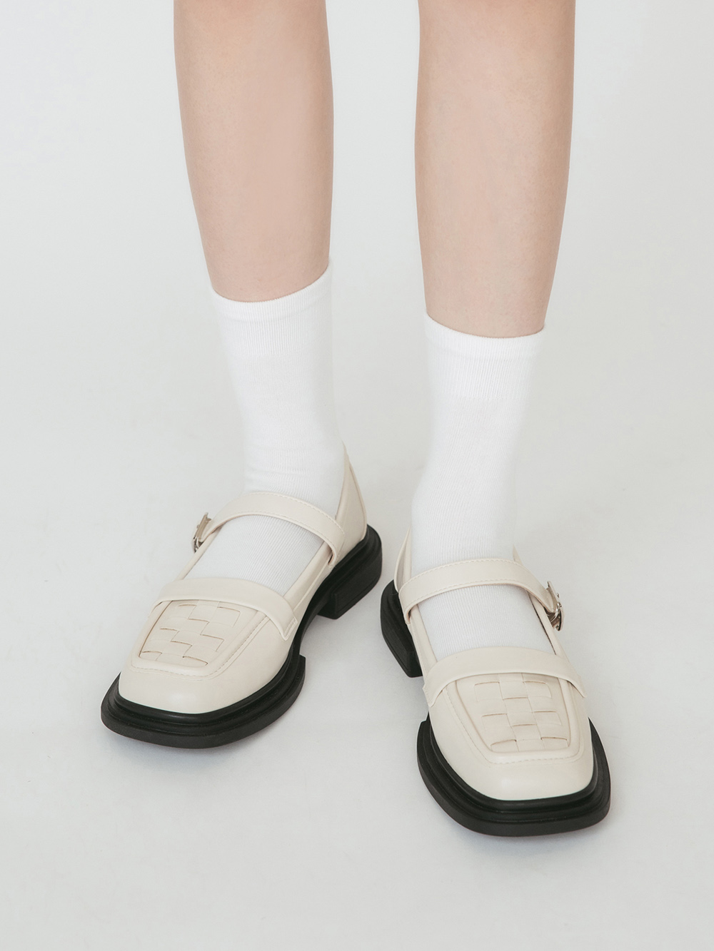 棋盤格編織樂福瑪莉珍鞋 米白