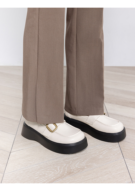 風格穿搭．釦環造型厚底輕量樂福鞋 香草米