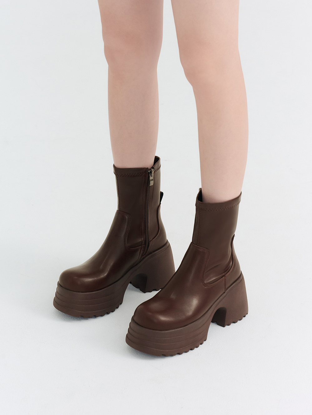 愛豆偶像素面厚底瘦瘦短靴 咖啡色