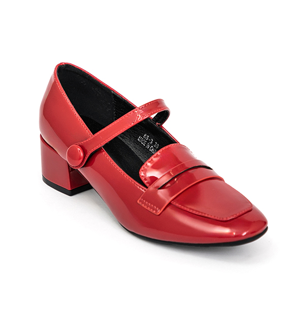 鎖定目光漆皮低跟樂福鞋 古典紅